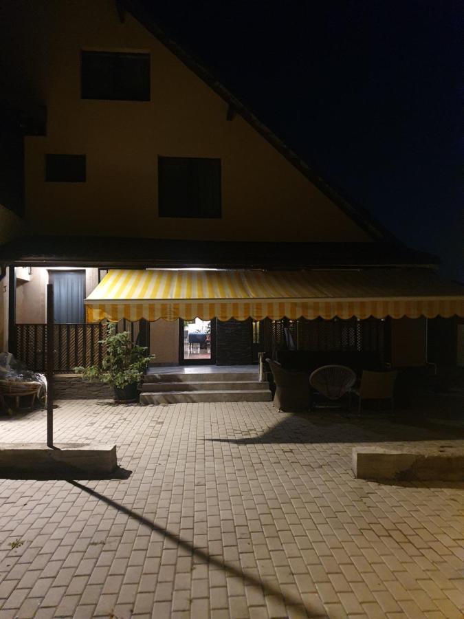 Pensiunea Relax Curtea de Argeş Eksteriør billede